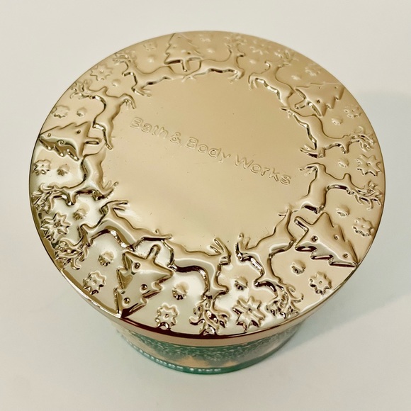 BBW Bath and Body Works Under the Christmas Tree candle - Picture 2 of 4